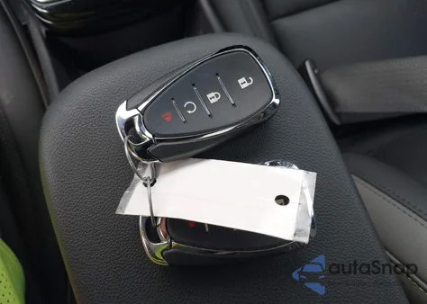 2024 Chevrolet Trax Fwd Activ z USA, uszkodzony, nr VIN KL77LKE20RC029986